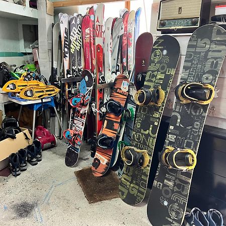 L'Astazou "Pret Gracieux Du Materiel De Ski" Au Studio Luz-Saint-Sauveur Exteriér fotografie