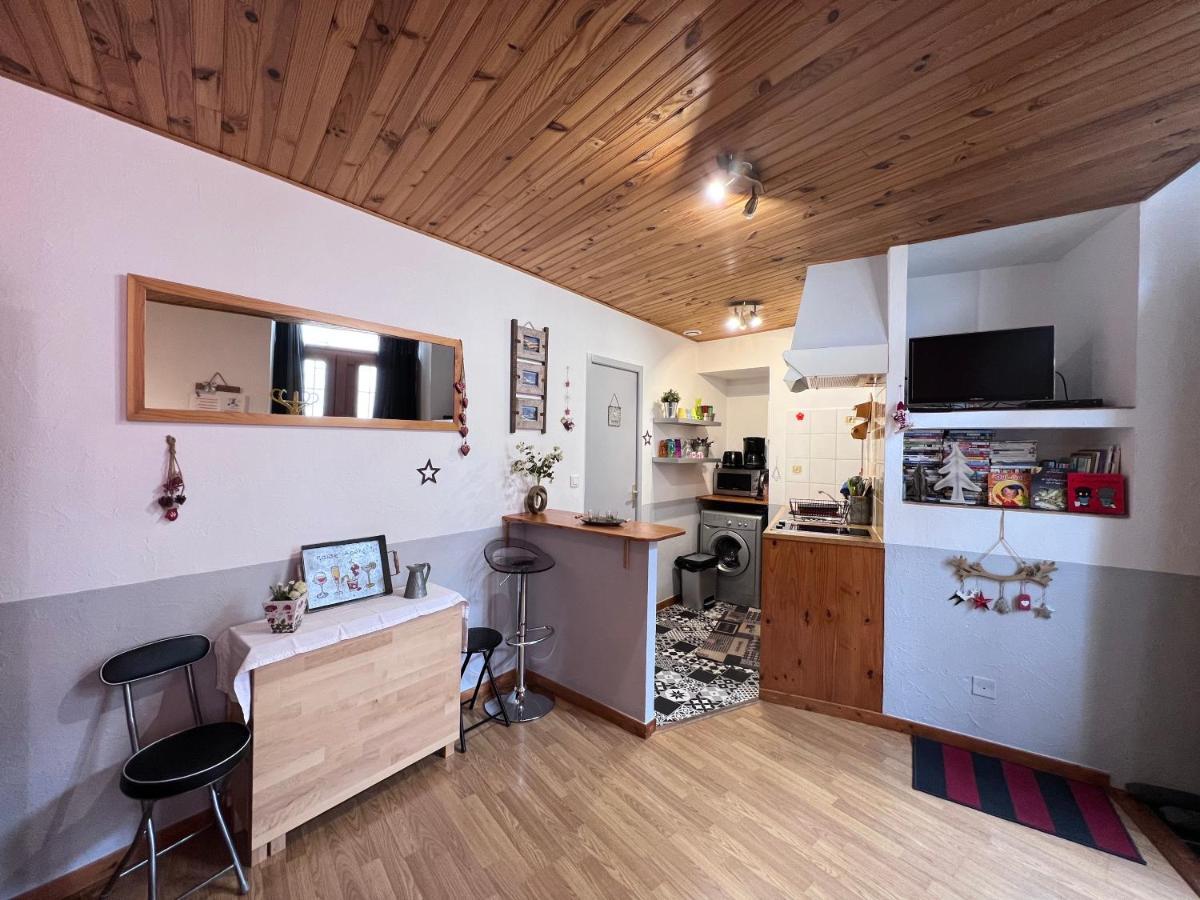 L'Astazou "Pret Gracieux Du Materiel De Ski" Au Studio Luz-Saint-Sauveur Exteriér fotografie