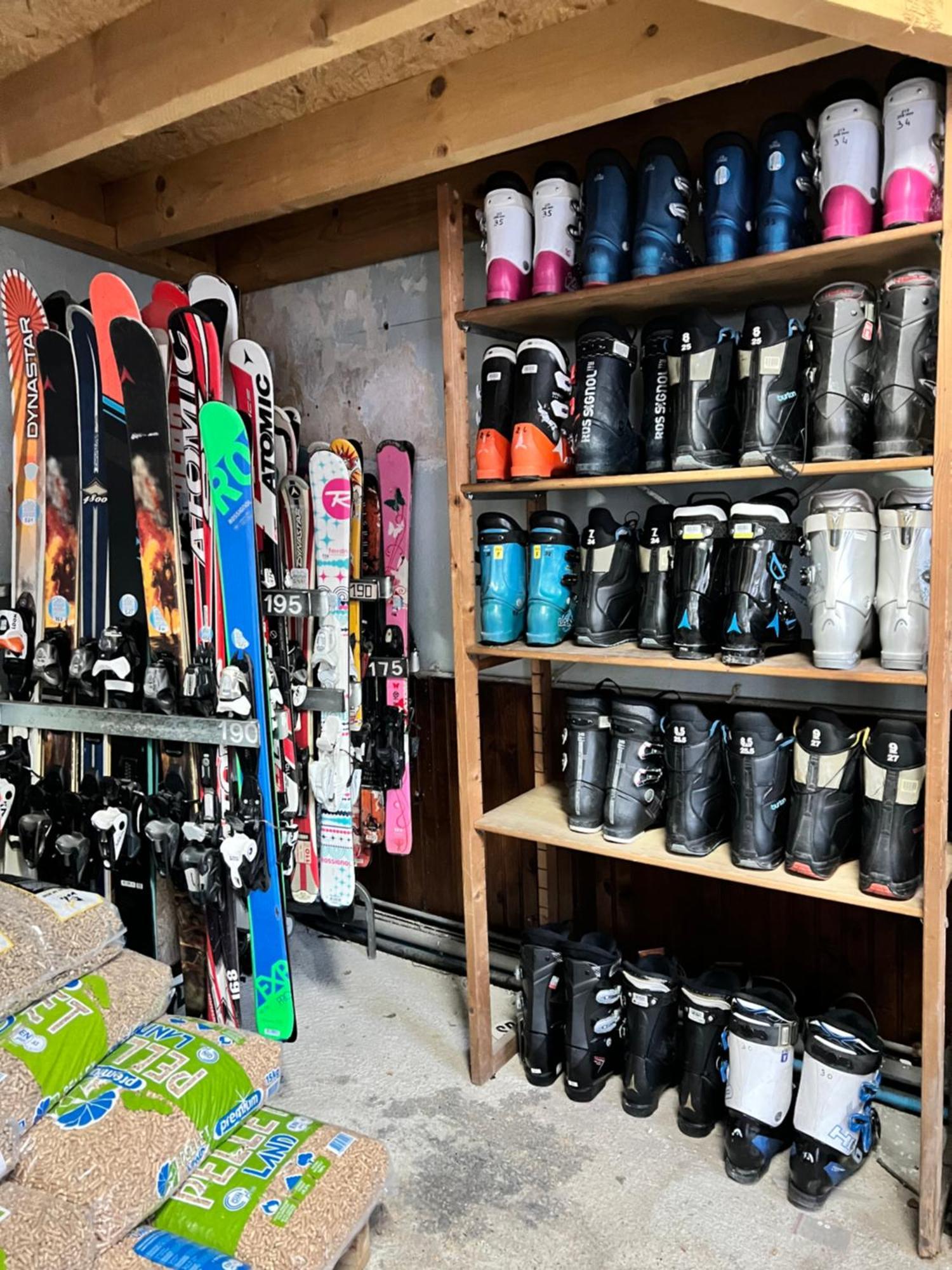 L'Astazou "Pret Gracieux Du Materiel De Ski" Au Studio Luz-Saint-Sauveur Exteriér fotografie