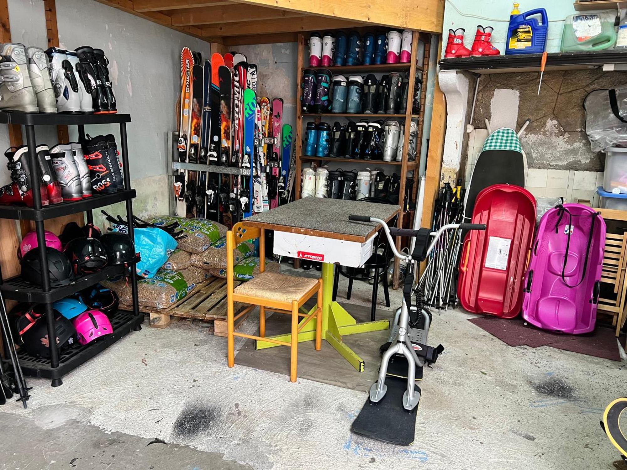 L'Astazou "Pret Gracieux Du Materiel De Ski" Au Studio Luz-Saint-Sauveur Exteriér fotografie