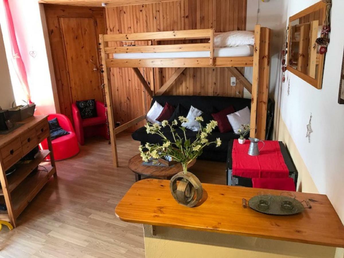 L'Astazou "Pret Gracieux Du Materiel De Ski" Au Studio Luz-Saint-Sauveur Exteriér fotografie